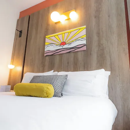 Le Seize, Centre Hotel