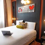 Le Seize, Centre Hotel