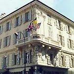 Le Seize, Centre