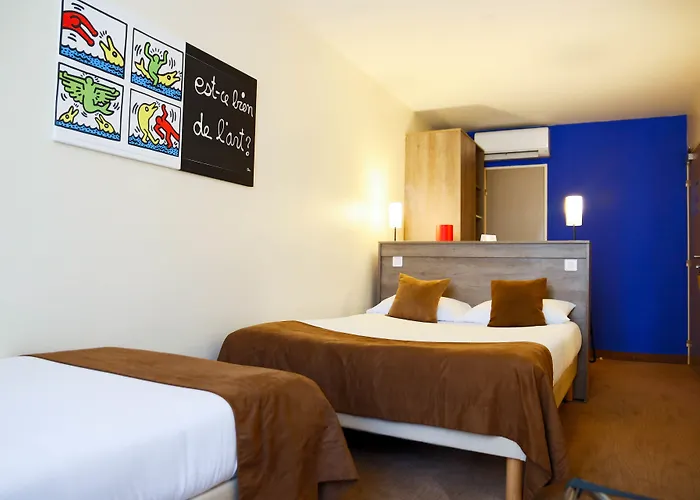 Otel Le Seize, Centre