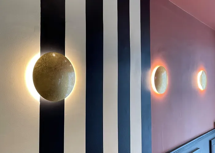 Otel Le Seize, Centre