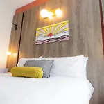 Le Seize, Centre Hotel