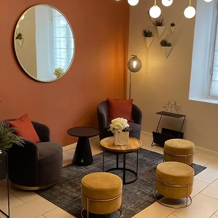 Le Seize, Centre Hotel