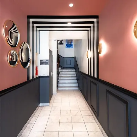 Otel Le Seize, Centre