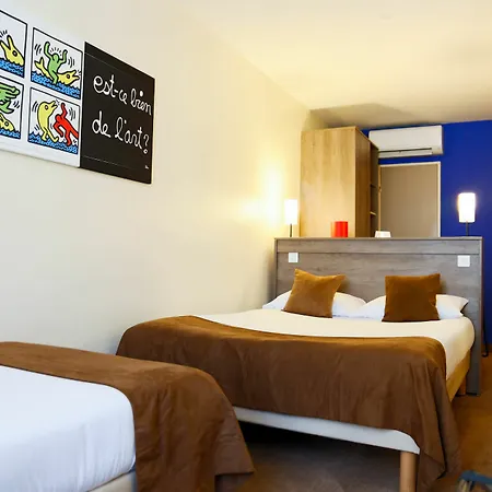 Le Seize, Centre Hotel