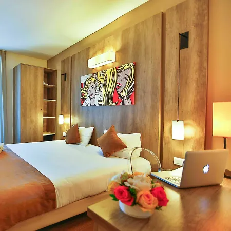 Le Seize, Centre Hotel