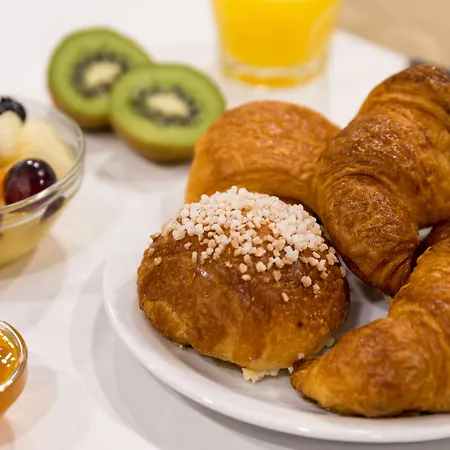 Le Seize, Centre Hotel