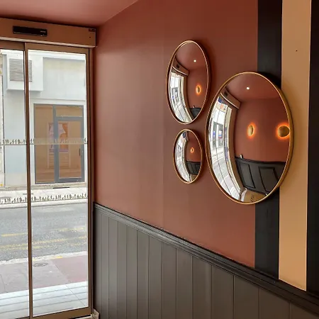 Le Seize, Centre Hotel