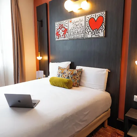 Le Seize, Centre Hotel