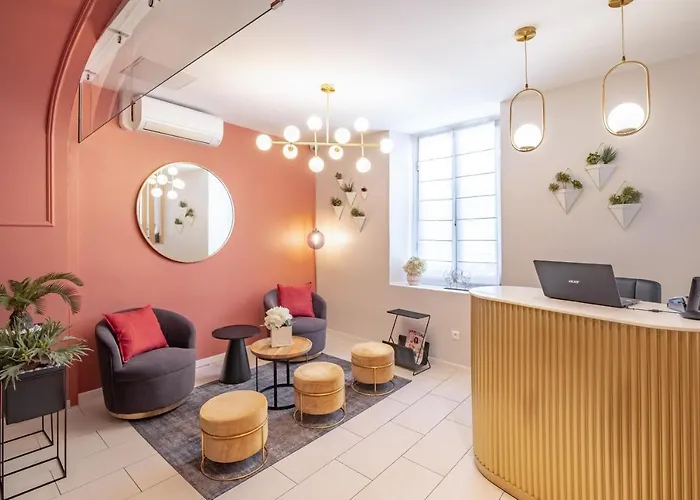 Otel Le Seize, Centre