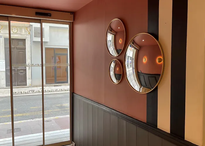 Le Seize, Centre Otel