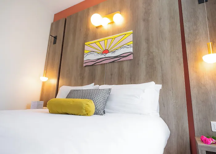 Le Seize, Centre Otel