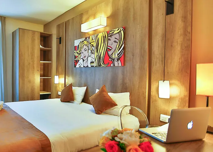 Le Seize, Centre Hotel